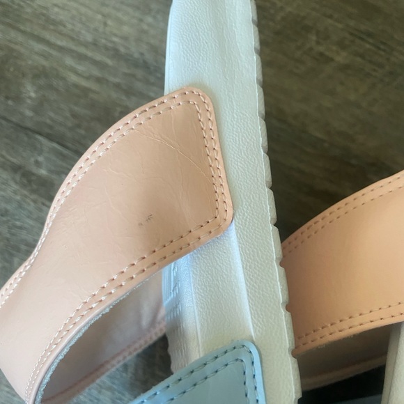 NIKE baby blue/ peach slides - Picture 8 of 10
